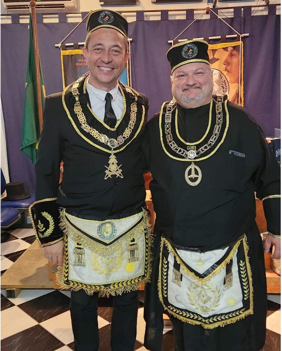 Reinaldo Alvares e Vladimir Halajko, em fotografia publicada pelo GOMB
